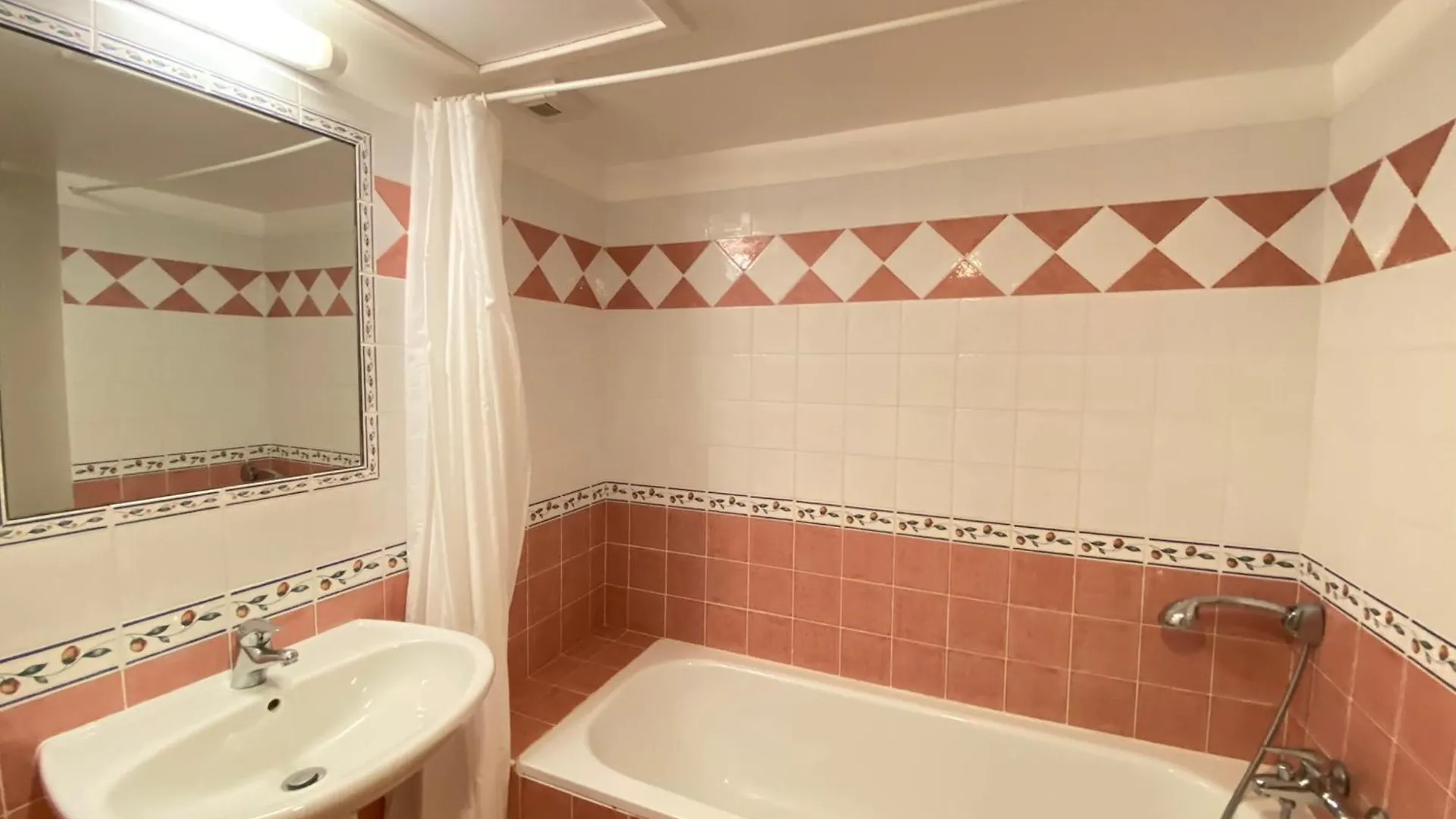 04B7 Beautiful T3 In The Heart Of Lavender - Pool Apartment Brunet