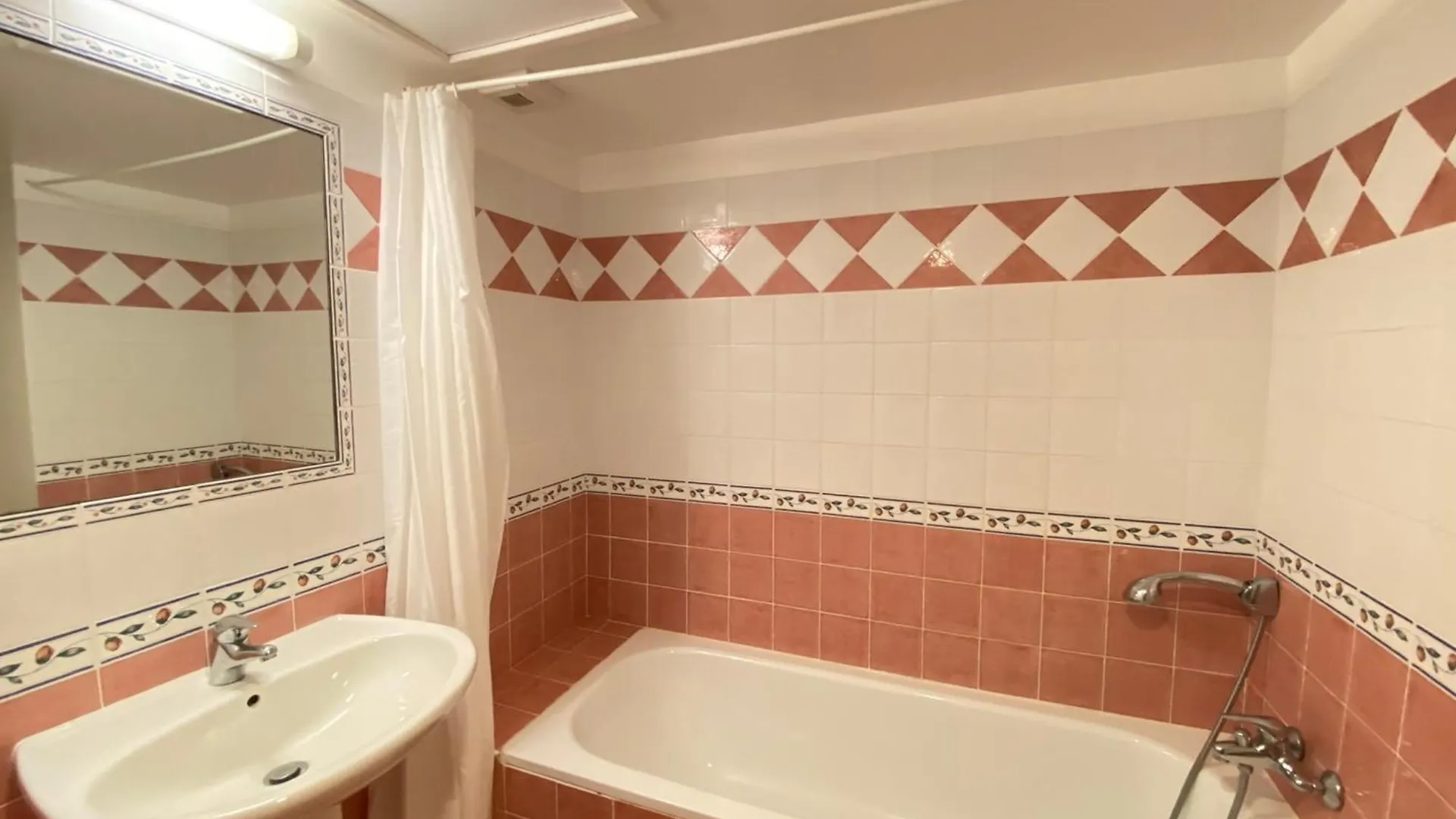 04B7 Beautiful T3 In The Heart Of Lavender - Pool Apartment Brunet 0*,  France